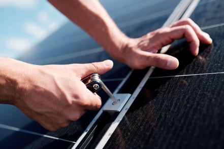 The benefits of choosing solar panels with a long warranty